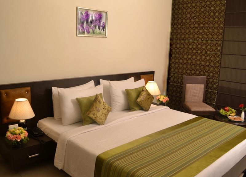 Hotel Gautam Residency Нью-Дели Экстерьер фото
